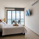 Beachfront Apt En Marbella