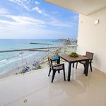 Beachfront Apt En Marbella