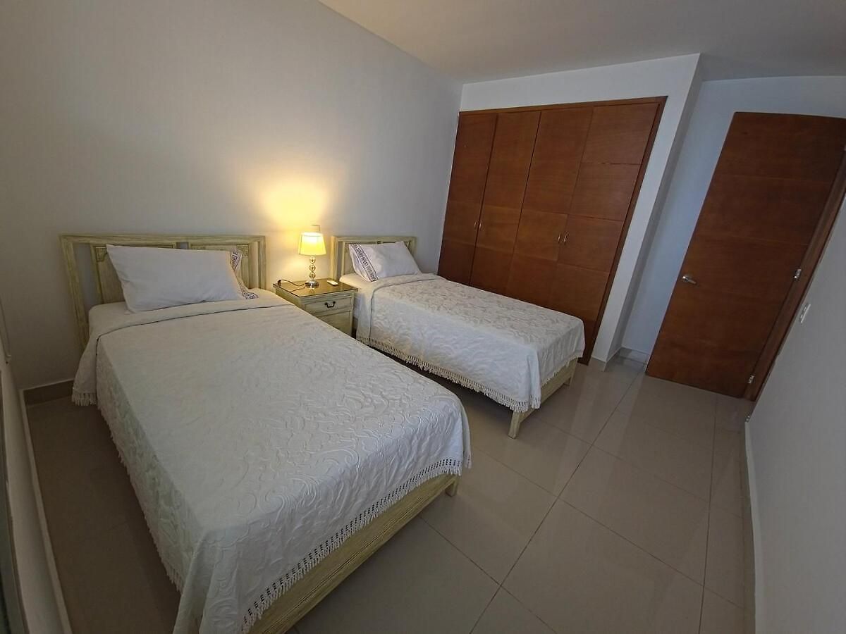 Beachfront En Marbella * Cartagena